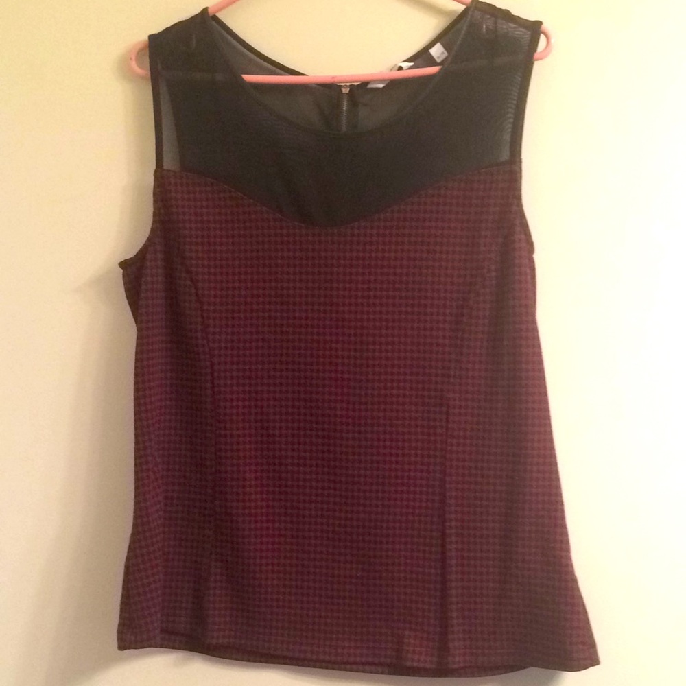 Houndstooth print tank top with sheer fabric